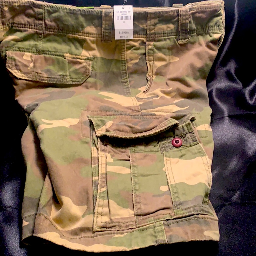 Men’s American Eagle 32 Shorts